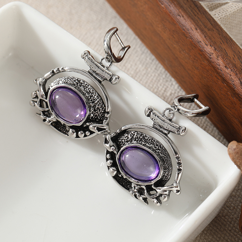Women's Vintage Carved Design Court-Style Earrings
